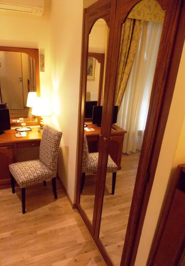Hotel Cortina Rome Exterior photo
