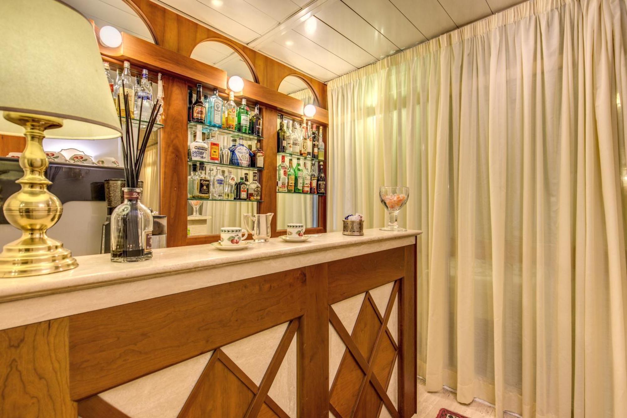 Hotel Cortina Rome Exterior photo