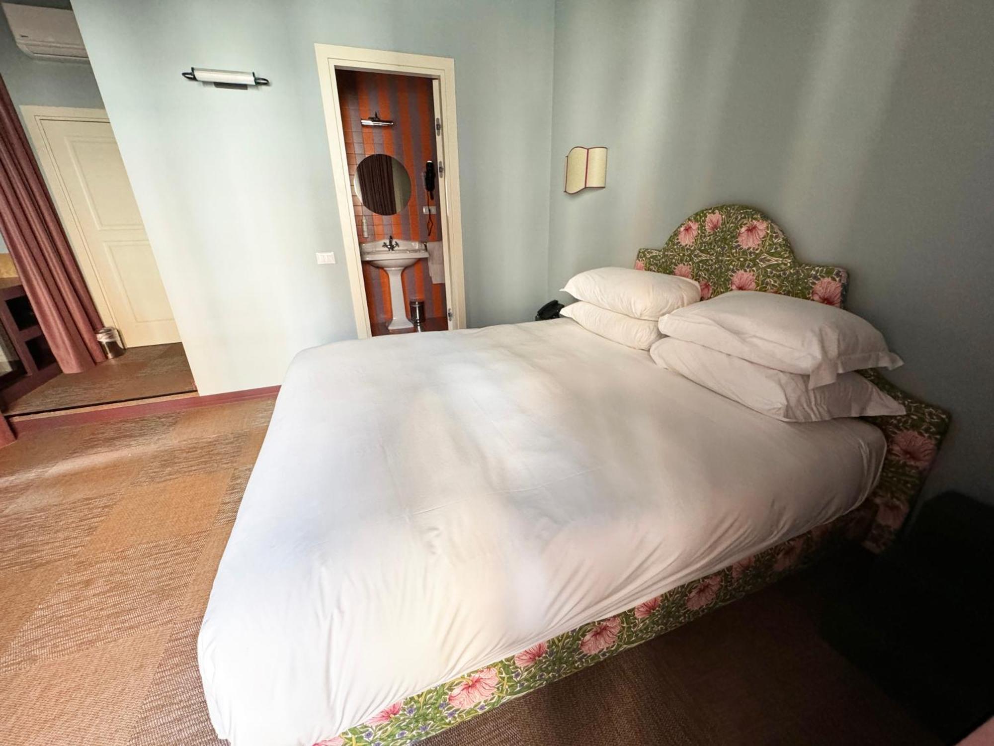 Hotel Cortina Rome Exterior photo
